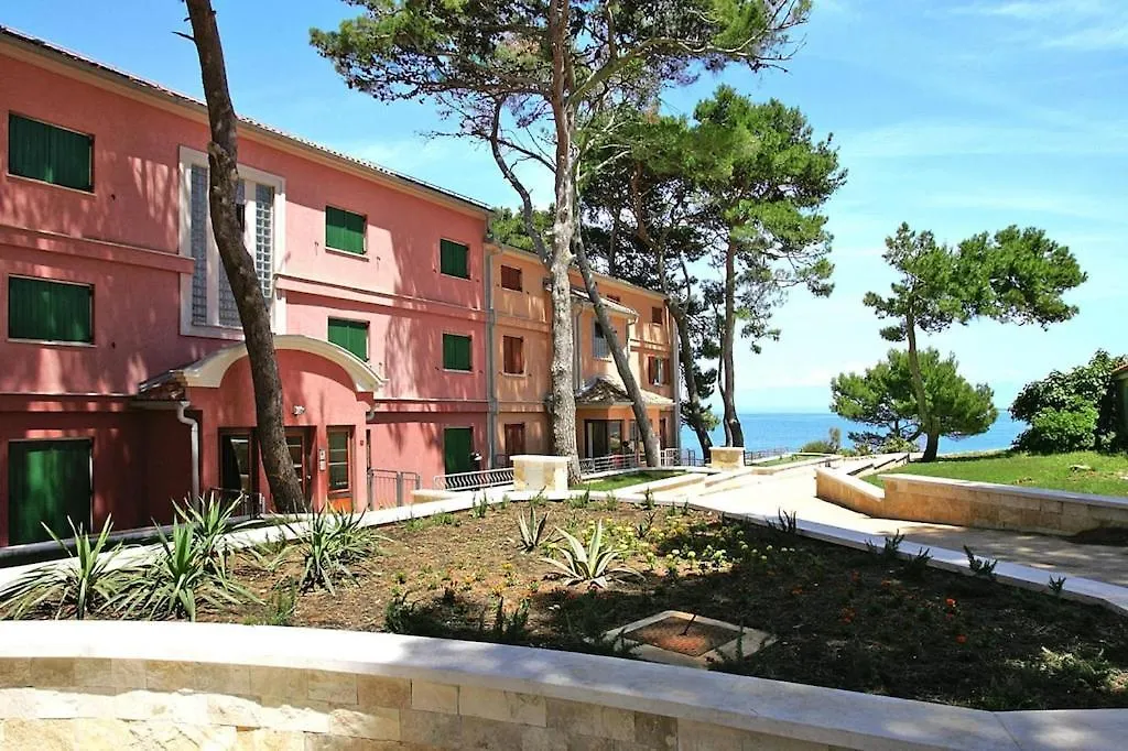 Apartments Punta, וולי לוסיניי
