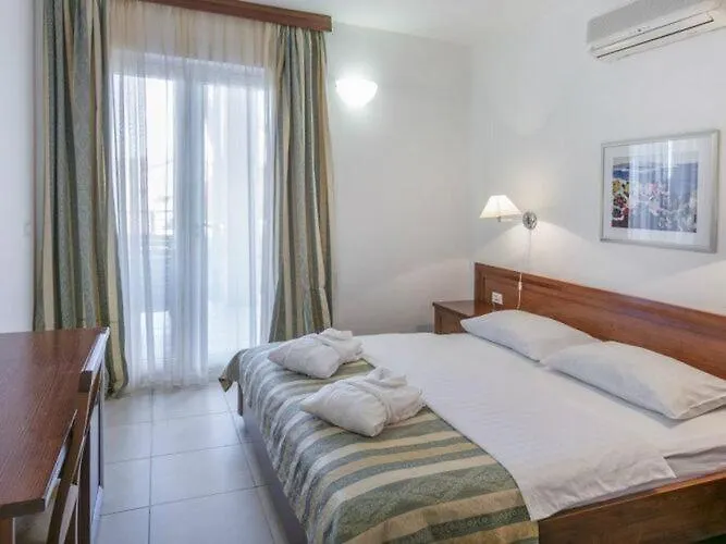 Apartments Punta, וולי לוסיניי 0*,
